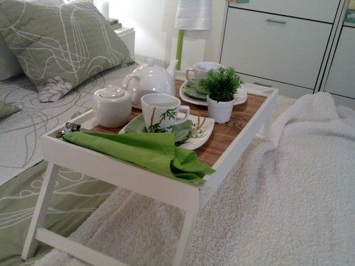 Café na cama com elementos ecológicos. Da Etna.