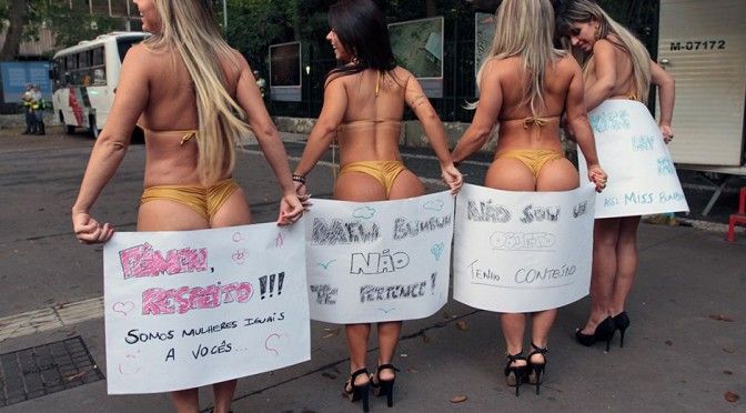 Protesto de candidatas ao Miss Bumbum.
