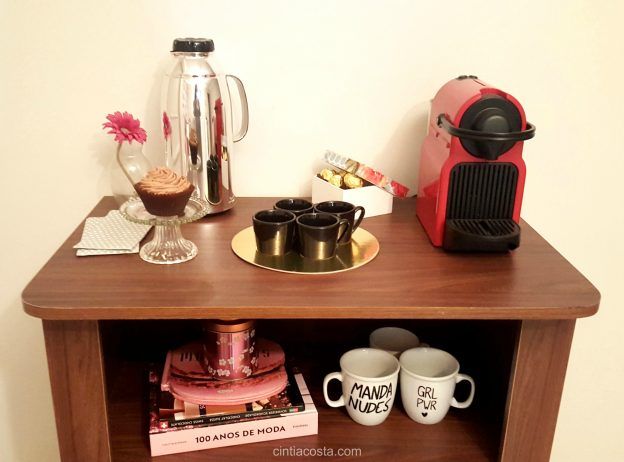 Decoração da casa: móvel da Politorno estilo bar para café e bebidas. Modelo Aurora, cor imbuia. Foto: cintiacosta.com