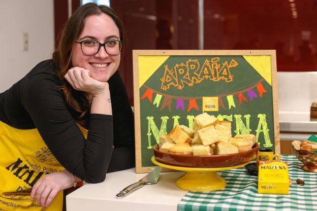 Receita de bolo fofinho de mandioca com coco. Influenciadora Cíntia Costa no workshop de blogueiros de culinária da Maizena/Unilever.