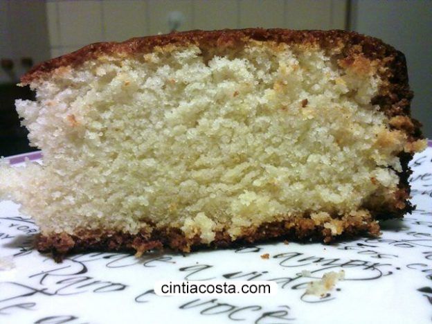 Receita de bolo branco fofinho do blog da Cíntia Costa www.cintiacosta.com