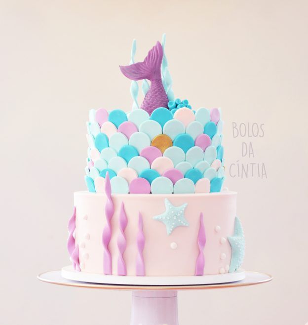 Bolo Sereia e fundo do mar. Por Bolos da Cíntia | Cíntia Costa Cake Studio.