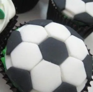 Comidas do Brasil para a Copa do Mundo: cupcake­ de bola de futebol