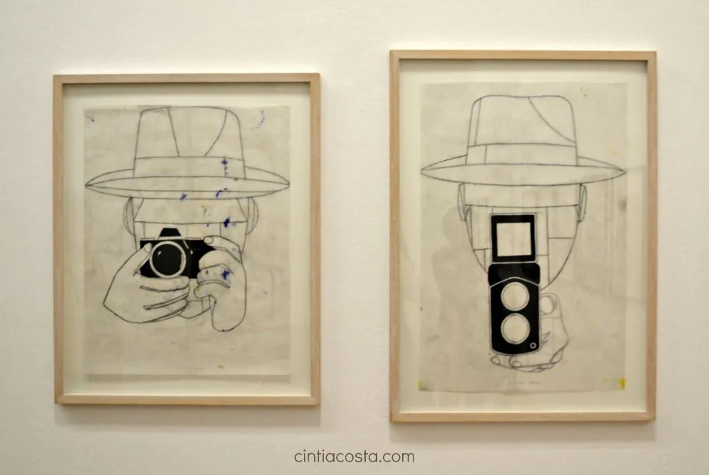 Câmeras de foto e vídeo na obra "Noticias sin importancia" de Eduardo Arroyo exposta no Centre Pompidou em Paris. Foto: Cíntia Costa.