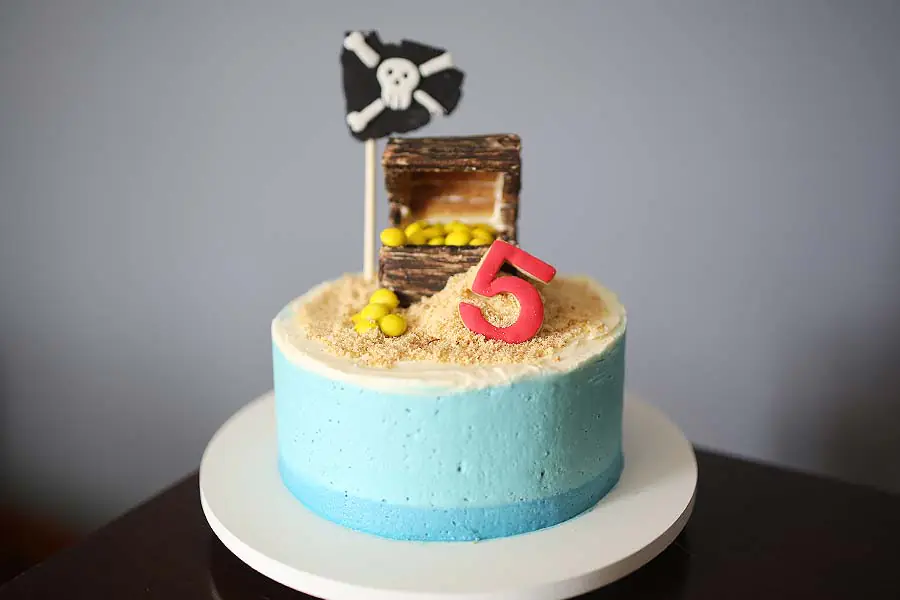 Bolos de mesversário do bebê da Lia Camargo, Fefê. Bolo de 5 meses, tema tesouro do pirata. Por Bolos da Cíntia.