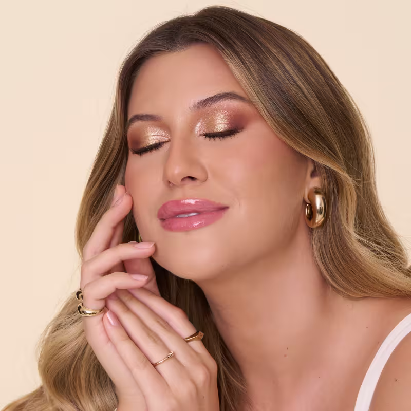 Maquiagem de Niina Secrets usando sua paleta Neutrals de Eudora. Foto: Divulgação.